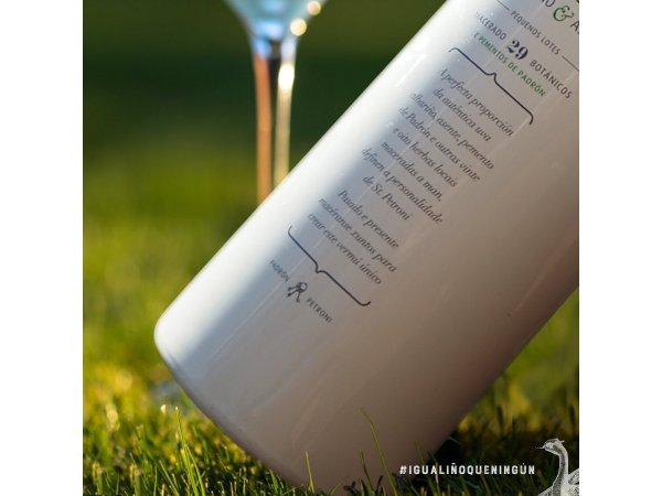 ST. PETRONI VERMU VERMELLO (Rot) 15% Vol. 1 Liter Kaufuniversum - ST. PETRONI VERMU VERMELLO (Rot) 15% Vol. 1 Liter