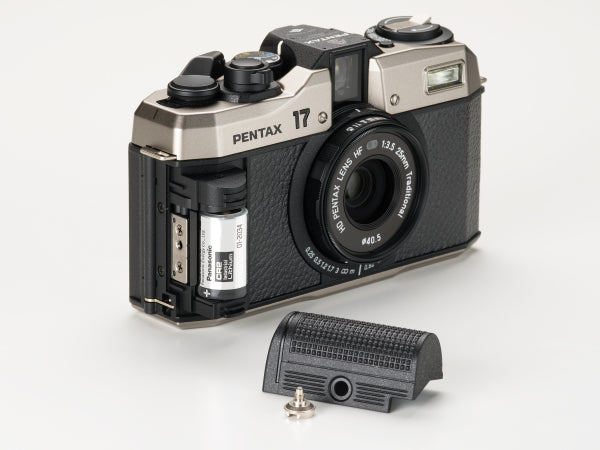 Ricoh Pentax Pentax 17 Dark Silver Kaufuniversum - Ricoh Pentax Pentax 17 Dark Silver